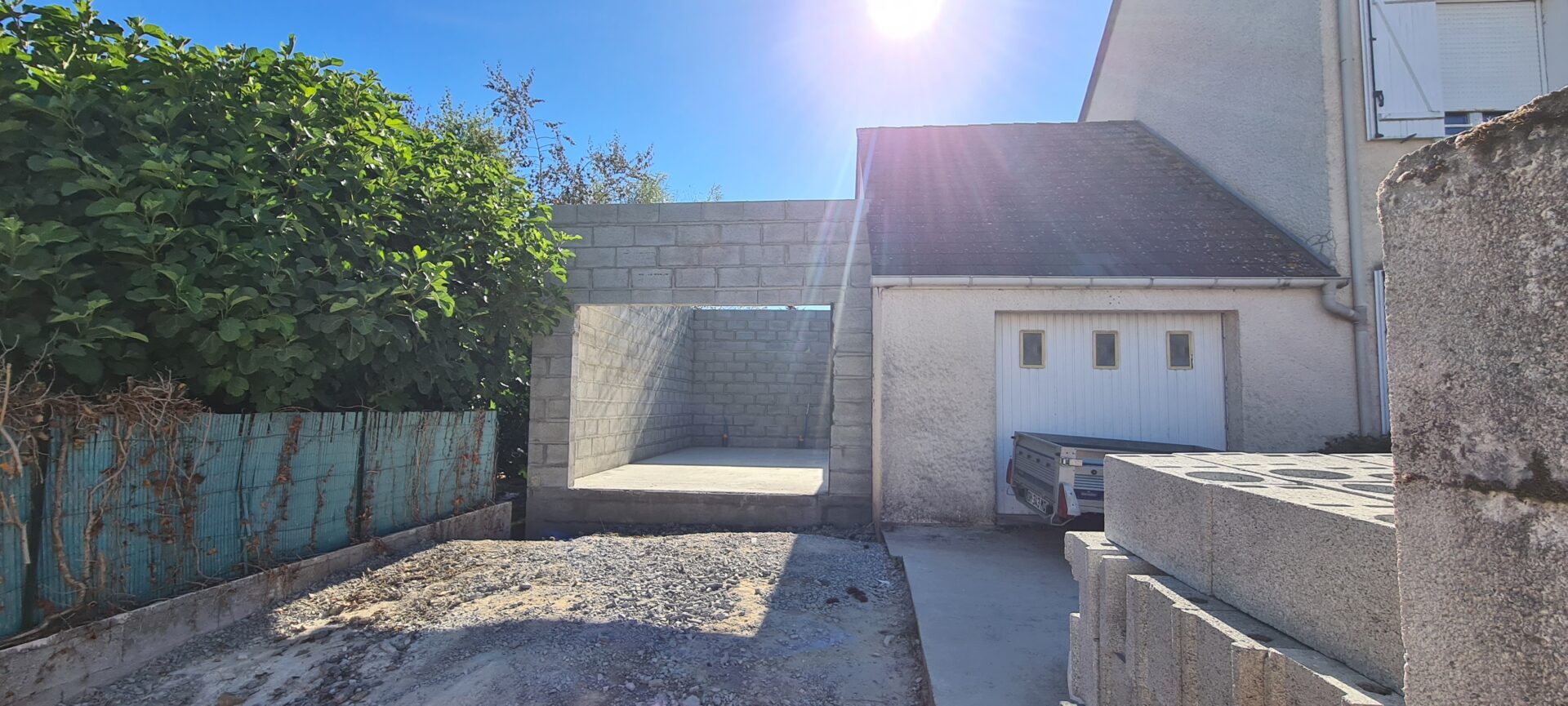 Travaux de construction d'un garage pour un particulier dans les Mauges par MJC Maçonnerie à Saint-Philbert-en-Mauges